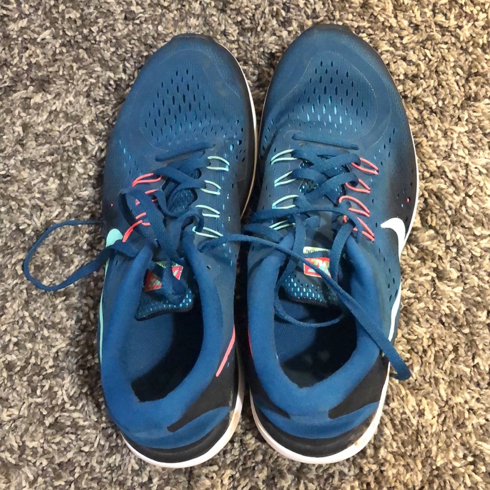 Nike flex 2017 run tennis shoes